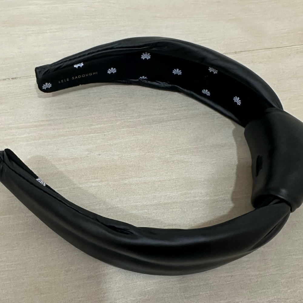 Ripped Lele Sadoughi Black Knotted Headband Priced Accordingly - Picture 5 of 6